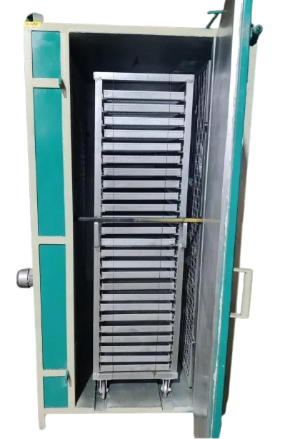 Garlic tray dryer for preparing cloves before dry peeling